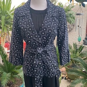 ▪️🖤▪️BLACK-N-WHITE HIP JACKET W/ATTACHED BELT▪️🖤▪️